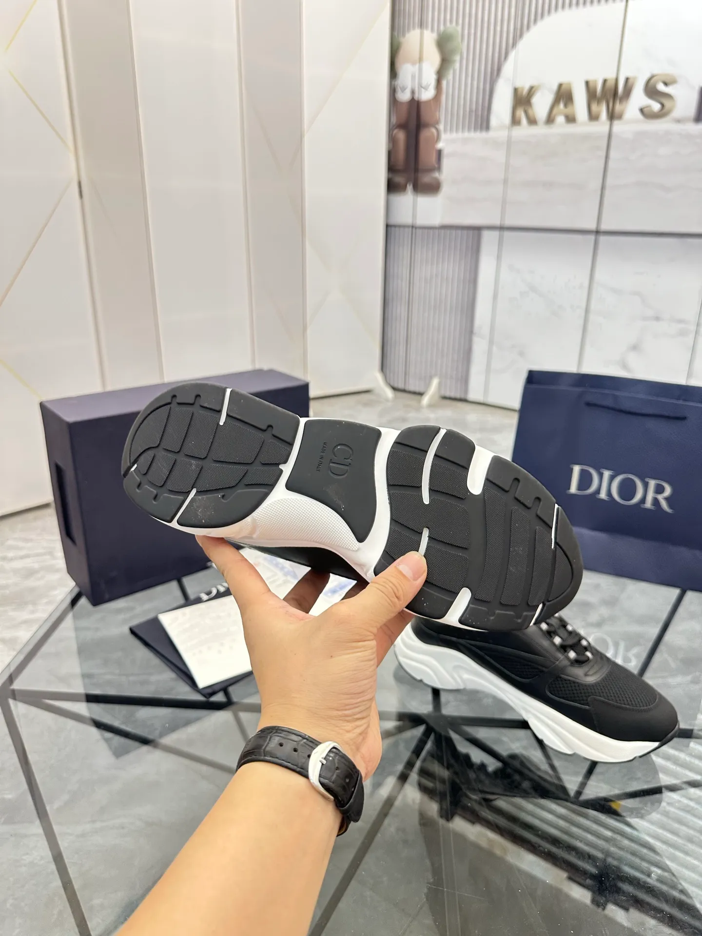 Men's shoes: 💰P460¥ Ready in Guangzhou, fully packaged Product trademark: Dior* "Dior*" low-top casual shoes Regular size: 38-46 (can be customized to 47) B22 Product materials: imported cowhide leather upper spliced ​​with original fabric, breathable lining, original outsole. Number: 920